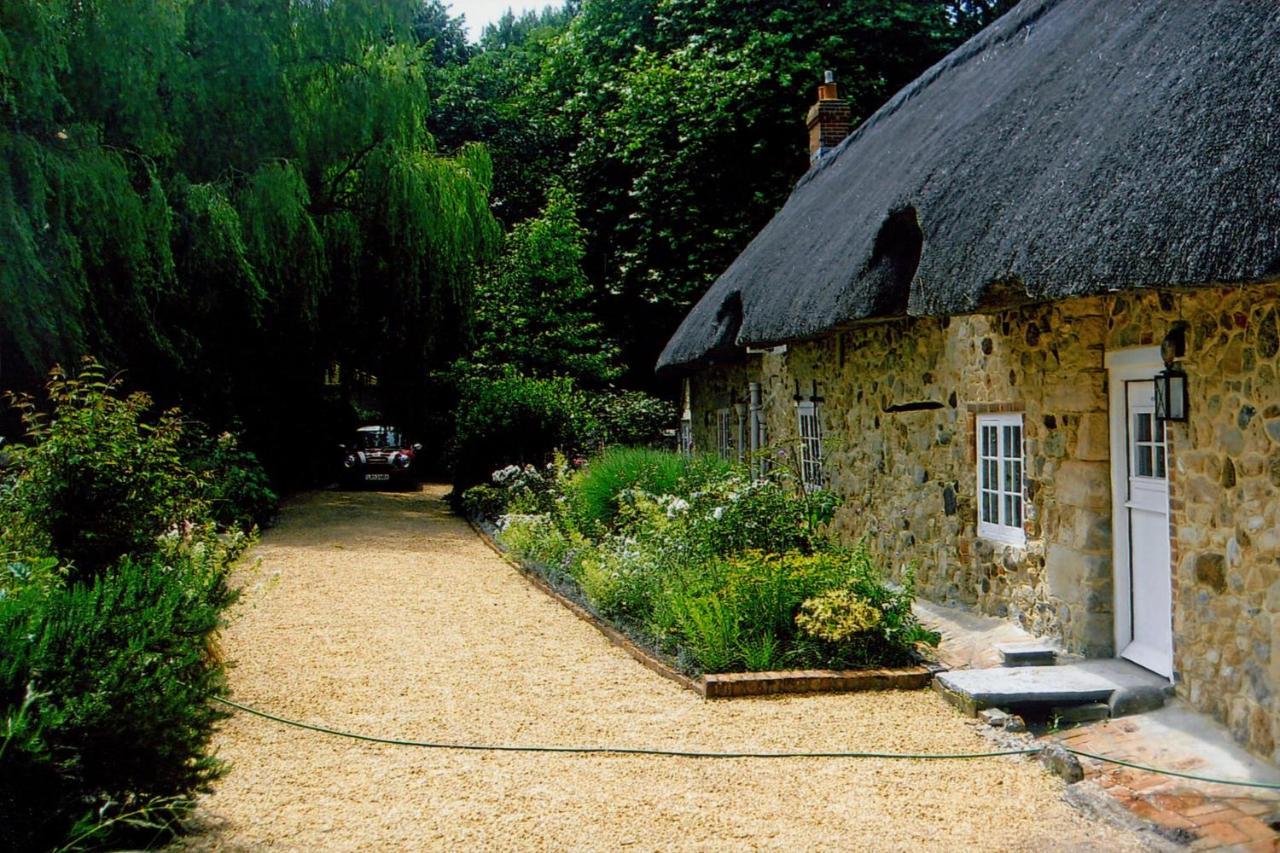 Afton Thatch: Beautiful Thatched Family Cottage Freshwater Exterior photo